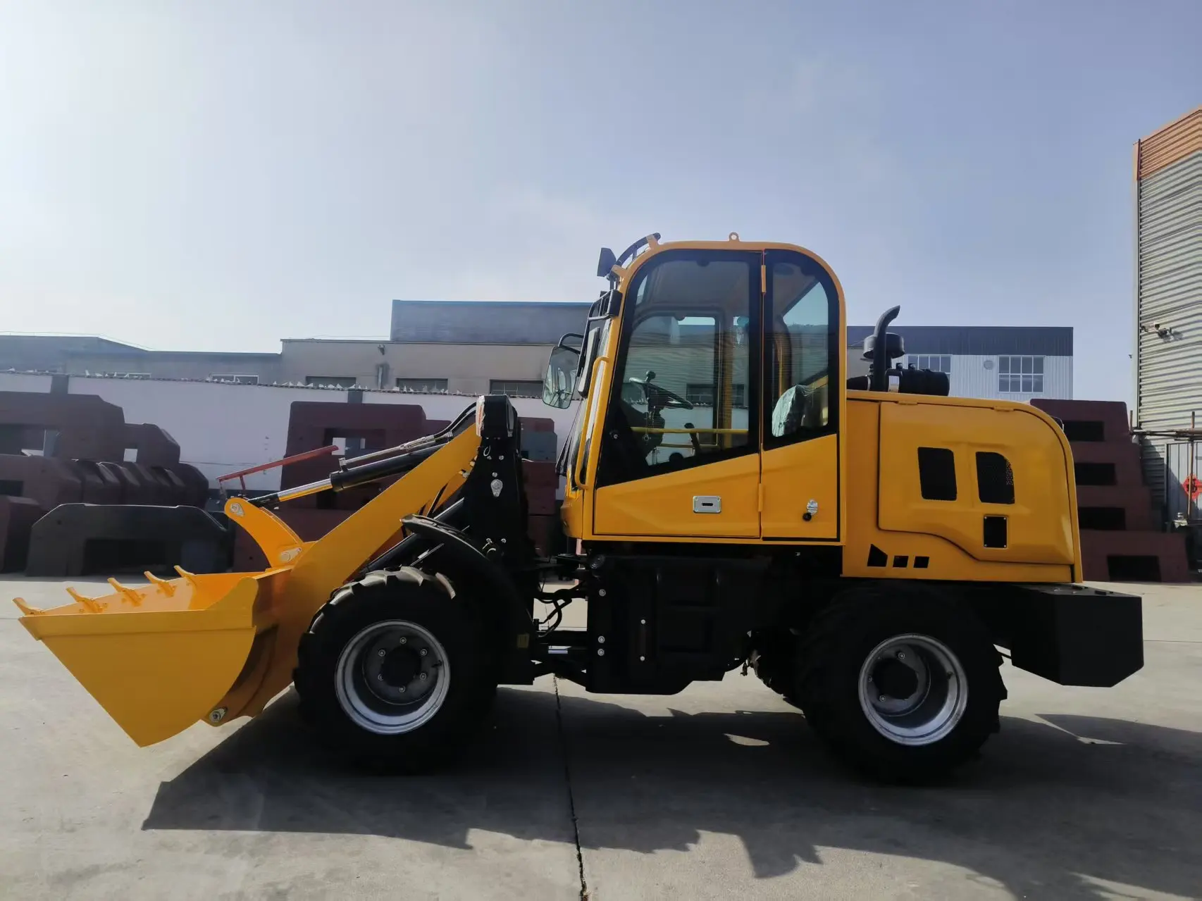 Micro boom loader, all terrain vehicle, articulated mobile processor, small wheel telescopic arm, front loader design, engine, l