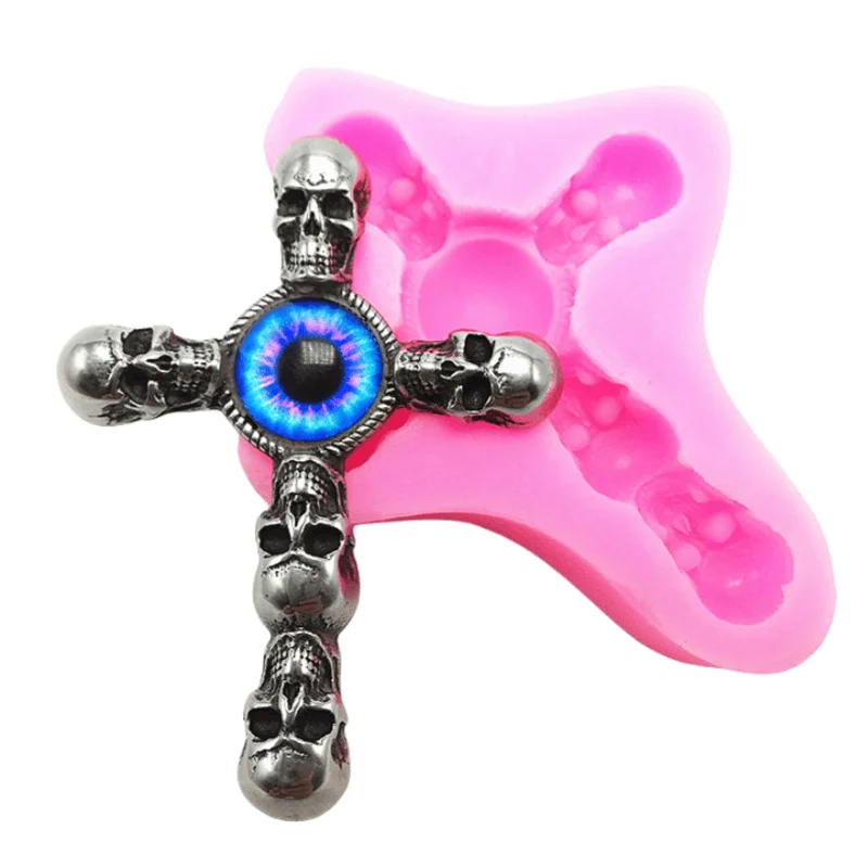 

Силиконовая форма для черепа и креста можно использовать для изготовления гипса, свечей, смолы, бетона, украшений на Хэллоуин.