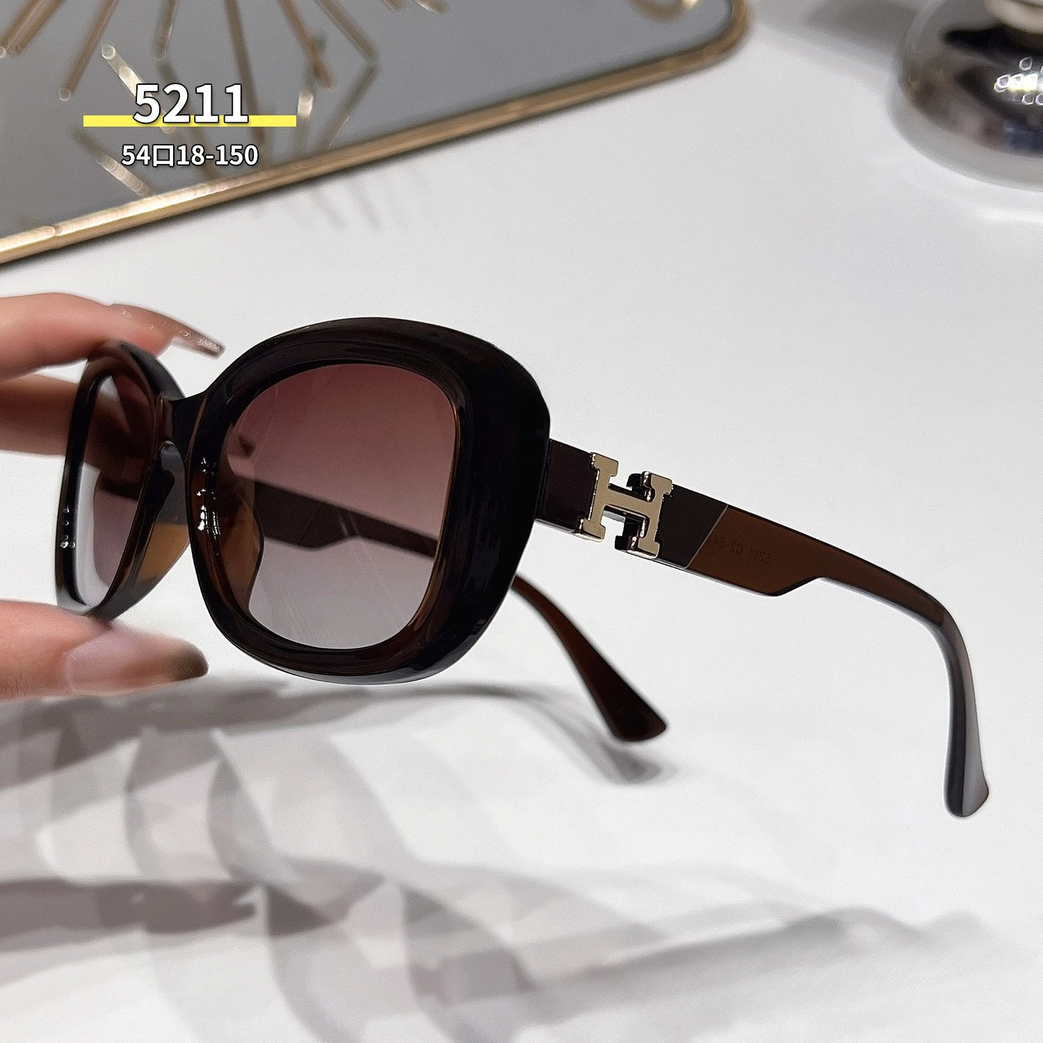 نظارات شمسية مستقطبة بإطار صغير للسيدات جديدة لعام 2025 - حماية فاخرة من الأشعة فوق البنفسجية 400، ظلال شمسية عصرية راقية