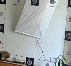 

Enhance the design of the wardrobe or dressing area with a curatorial wall featuring mirrors and artworks