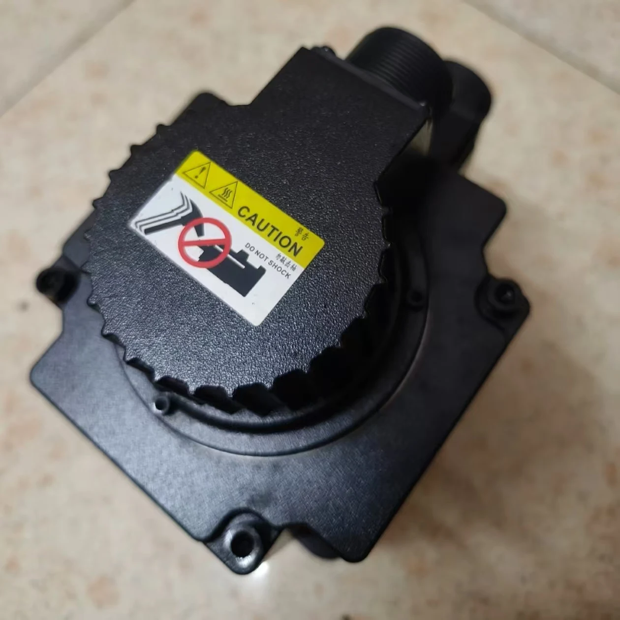 ECMA-E21315RS ECMA-E21315SS サーボ モーター 倉庫に新品
