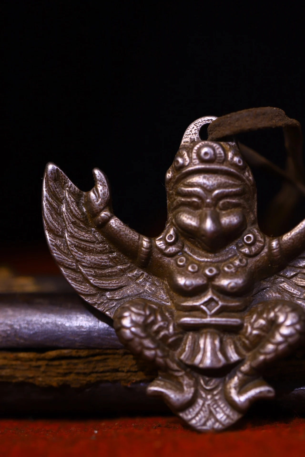Tiantie Cinnabar Garuda Dhwaja Buddha Card Protector Buddha Pendant Amulet Town house