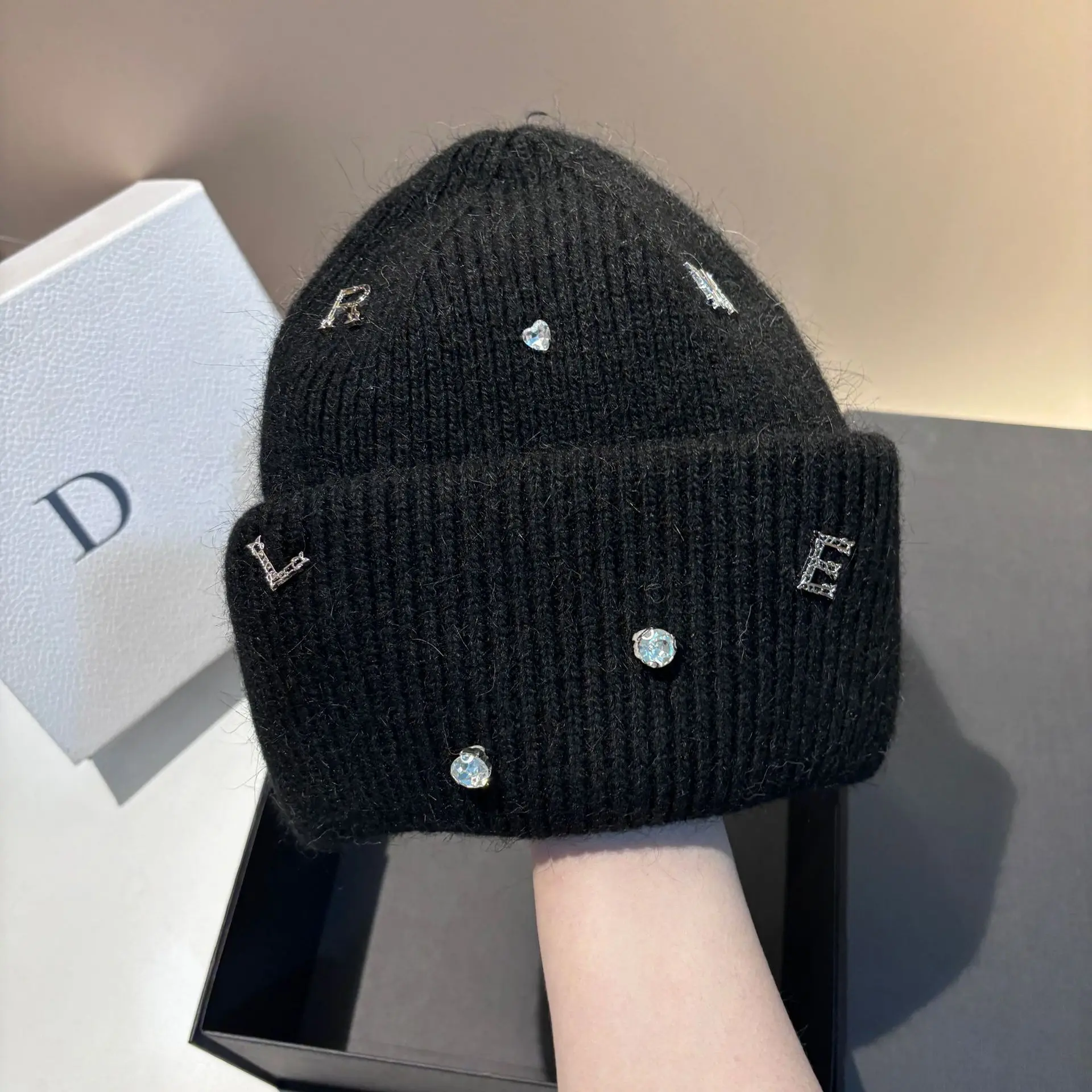 

Luxury Rhinstone Wool Skullies Beanies Angola Rabbit Fur Winter Knitted Hat for Women Ear Protection Outdoor Warm Walking Bonnet