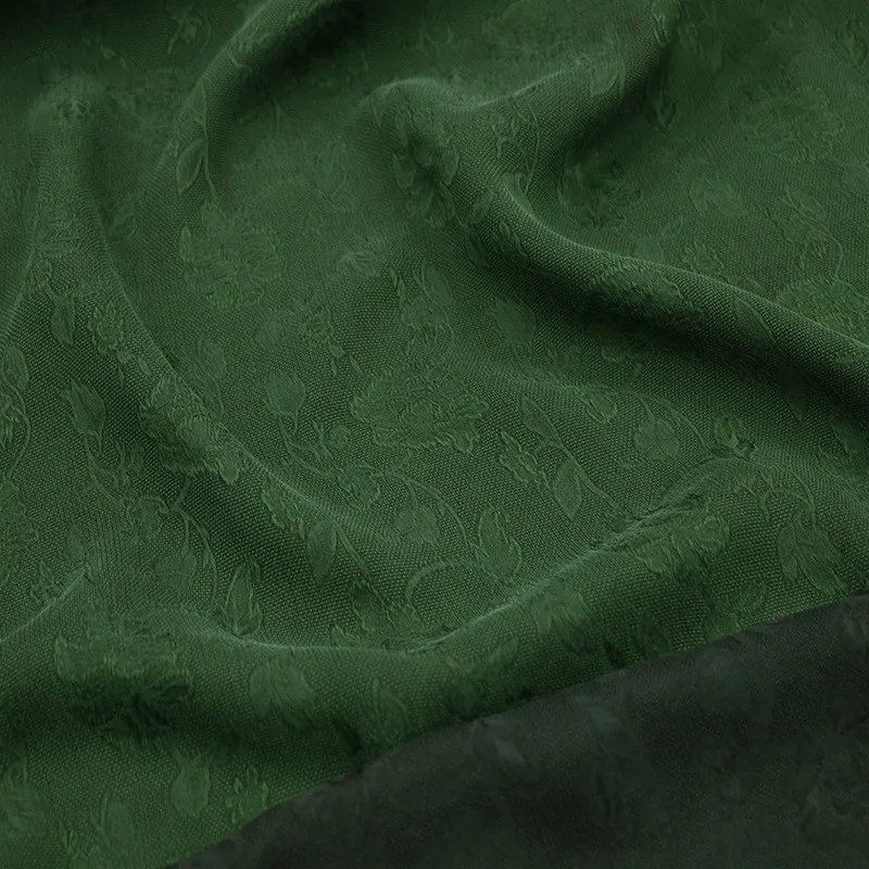 

Новый Cheongsam в китайском стиле и шелковая ткань Hanfu с темно-зелеными перфорированными жаккардовыми цветочными узорами