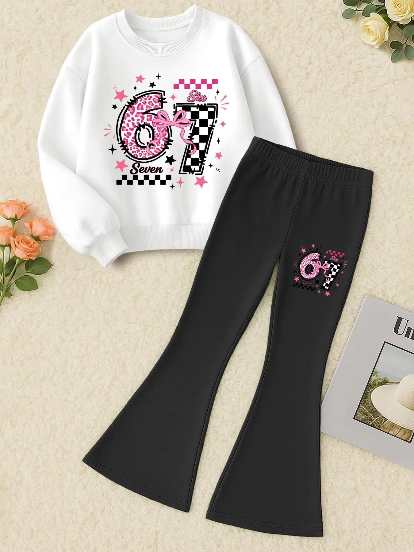 Kinderkleidung für Mädchen, zweiteiliges Set: Bedrucktes Sweatshirt „67 Six Seven“ + Schlaghose, Mädchenkleidung mit Karo-Verzierung, bedrucktes, vielseitiges Outfit für Zuhause und Ausflüge