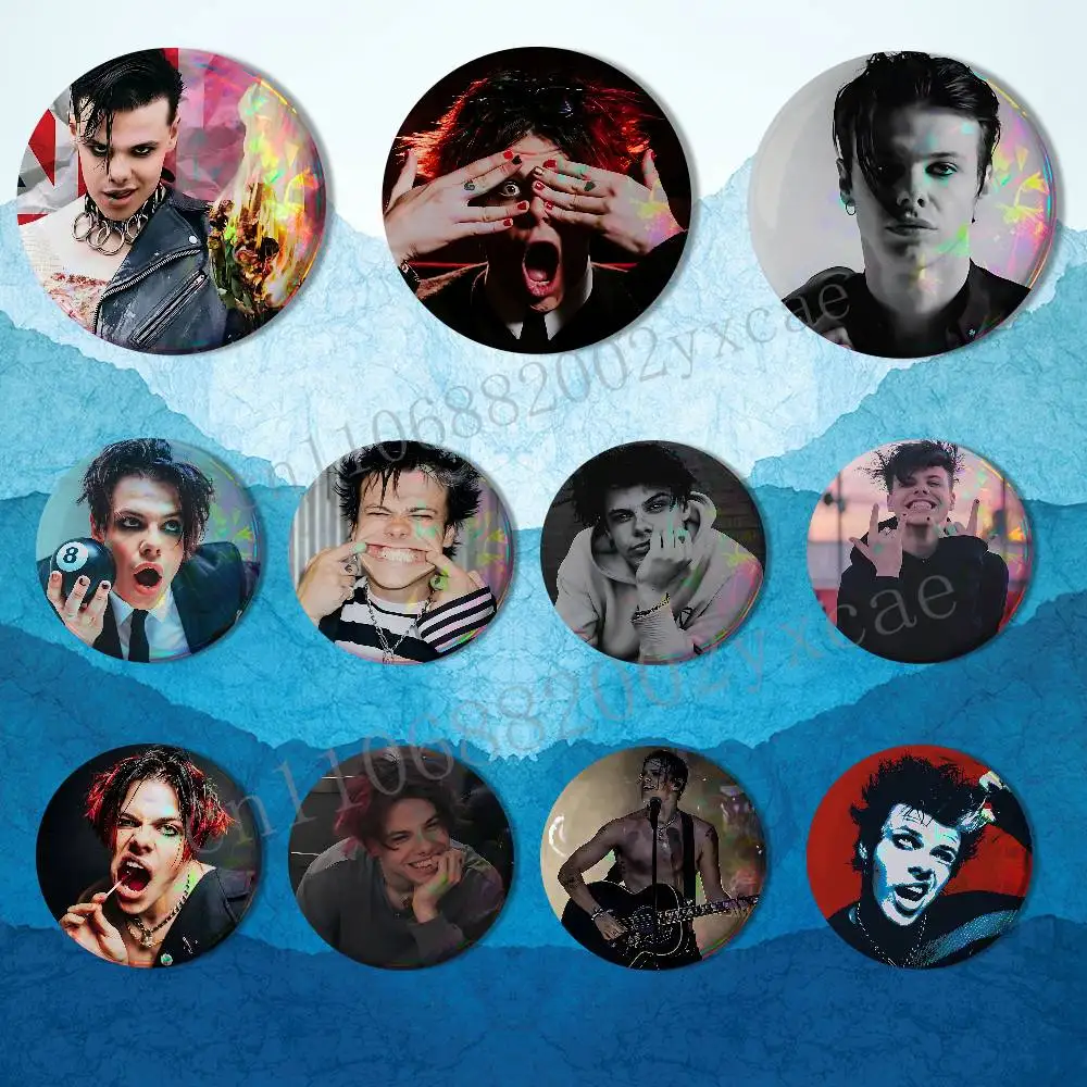 

Rock singer cool YUNGBLUD Laser reflective round badges pins bag clothing decorations collectibles gifts for friends