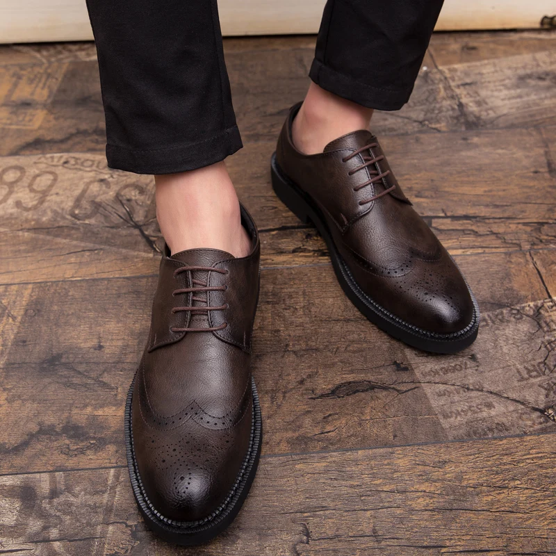 Chaussures sociales de haute qualité pour hommes d'affaires britanniques chaussures formelles pour hommes grande taille discothèque bloc pointu noir chaussures en cuir décontractées