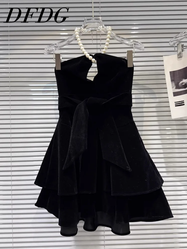 

DFDG женское летнее черное бархатное платье без бретелек с бантом и поясом, многоуровневый подол, элегантная вечерняя клубная одежда, 2025, модное женственное платье