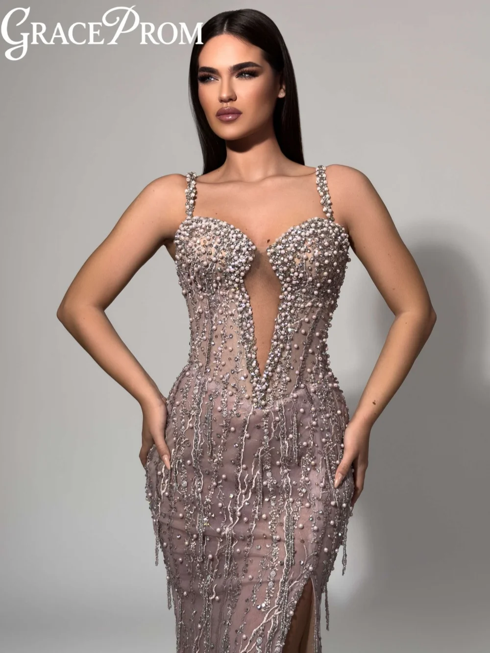 Nuovo arrivo Perle opulenti Abito da sera Cinghie sottili Abito da festa formale con spacco alto Abiti da banchetto con perline scintillanti personalizzati