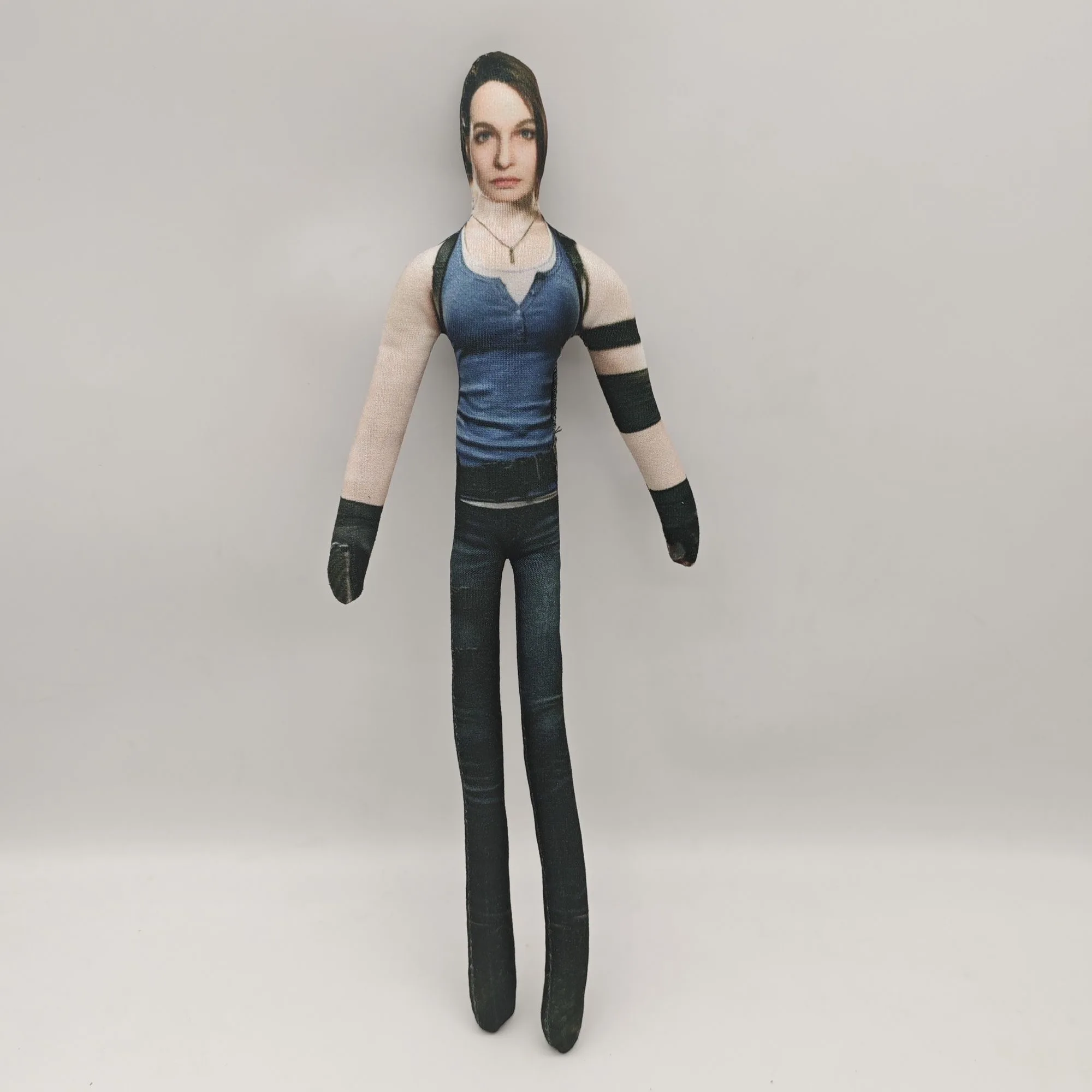 Lustige 26cm Anime Resident Evil Charaktere Leon Scott Kennedy und Ada Wong Plüschtiere mit flexiblen Gelenken – Detail 9