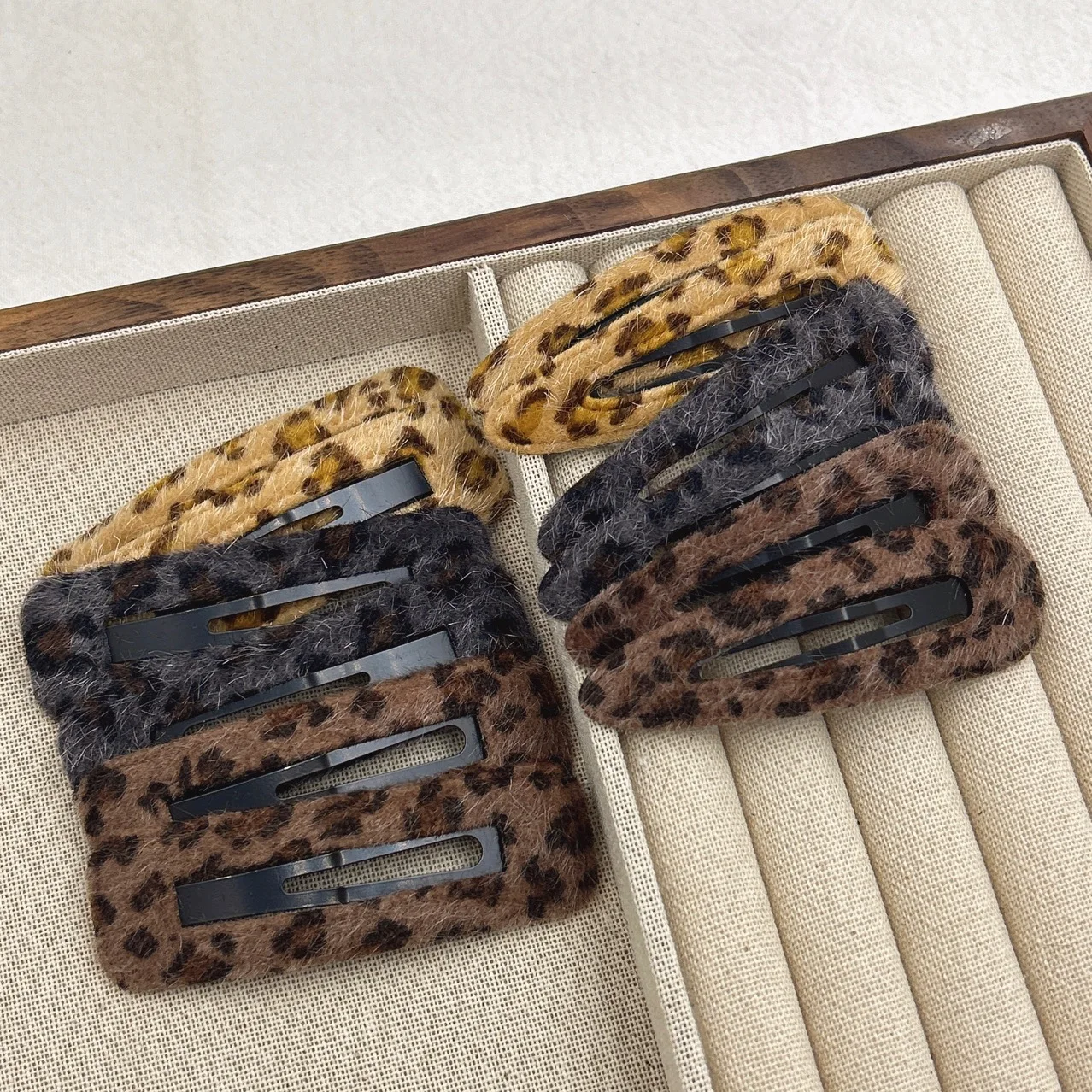 1 مجموعة الأزياء الكورية BB مقاطع الشعر ليوبارد طباعة أفخم لطيف المشابك النساء الفتيات إكسسوارات الشعر الشتاء مشبك خاطف غطاء الرأس