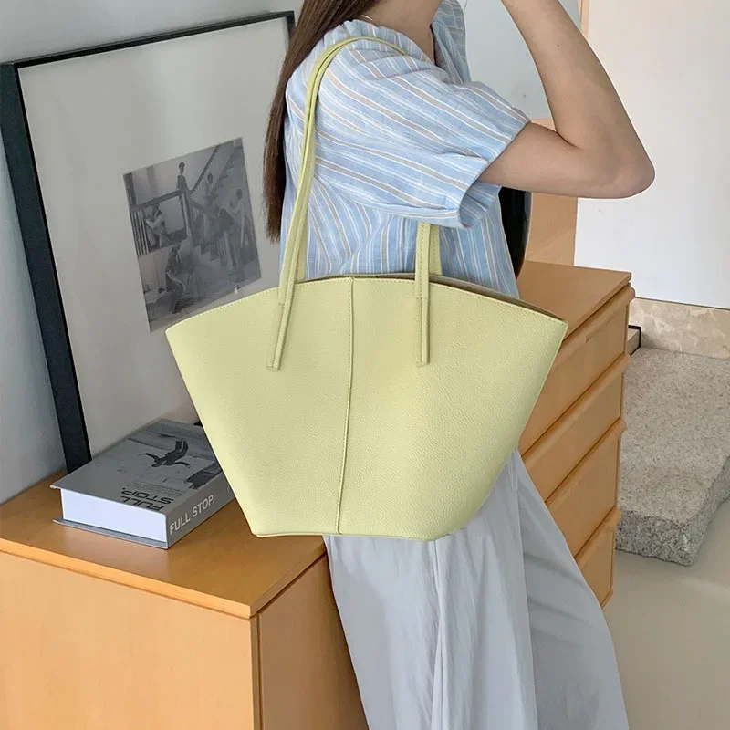 Neue High-End-Frauen Nische Vielseitige Große Kapazität Tragbare Einkaufstasche Einfache Koreanische Version Casual Mutter Kind Eimer Tasche