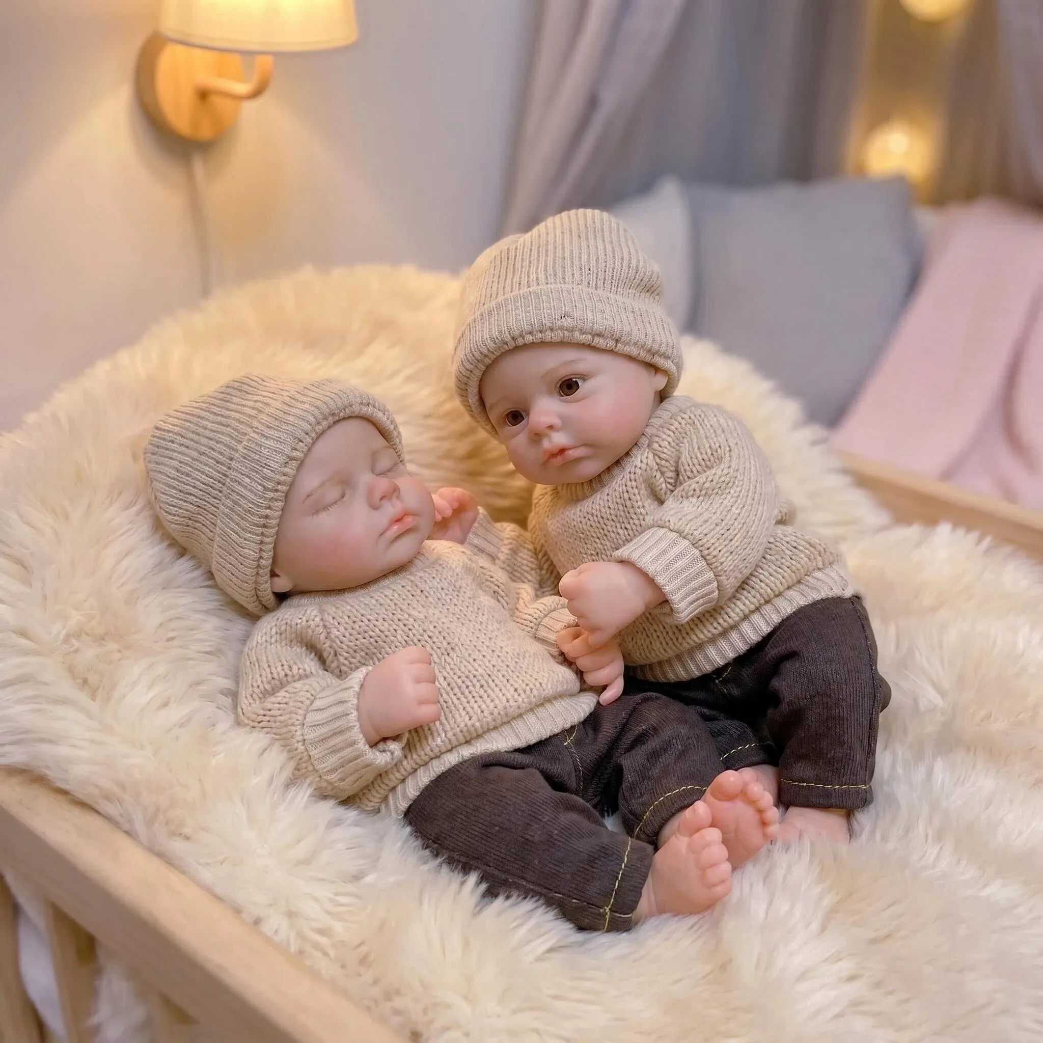 NPK 6-Zoll Zwilling-Babypuppen Loulou Weiche Elastische Vollsilikon Mini-Handpuppe mit Offenen & Geschlossenen Augen Neuerscheinung