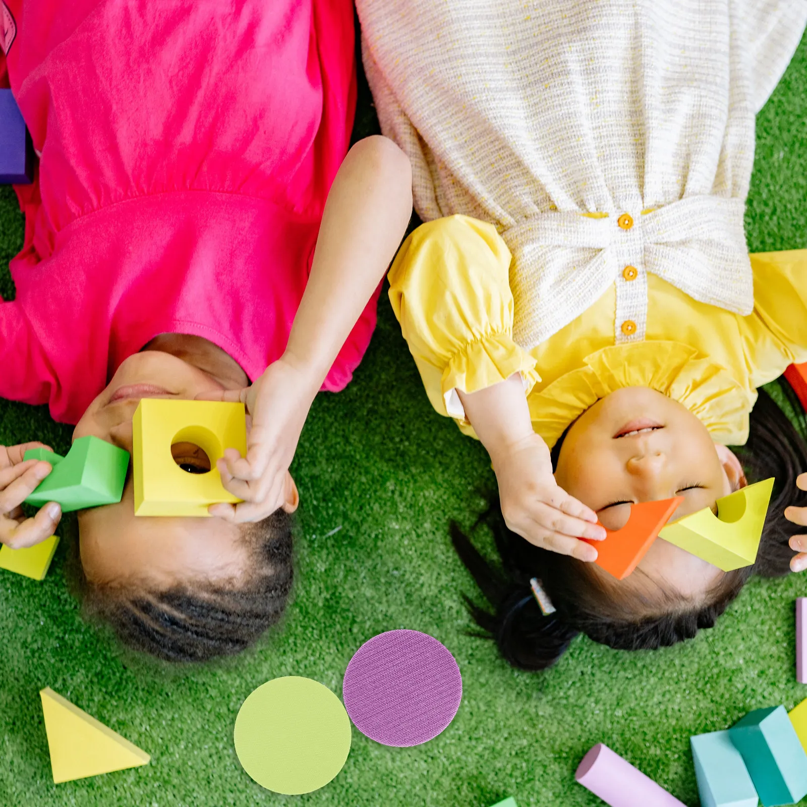 

30Pcs Nylon Carpet Markers Wear Resistant Easy Clean Vibrant Round Carpet Stickers for Kids Classroom Teaching