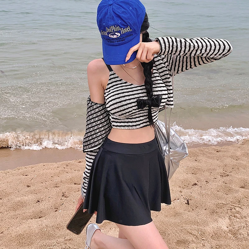 

Женский костюм в корейском стиле 2025 года, женский купальник из четырех предметов, праздничный купальник, бикини, комплект танкини для летних каникул, белый