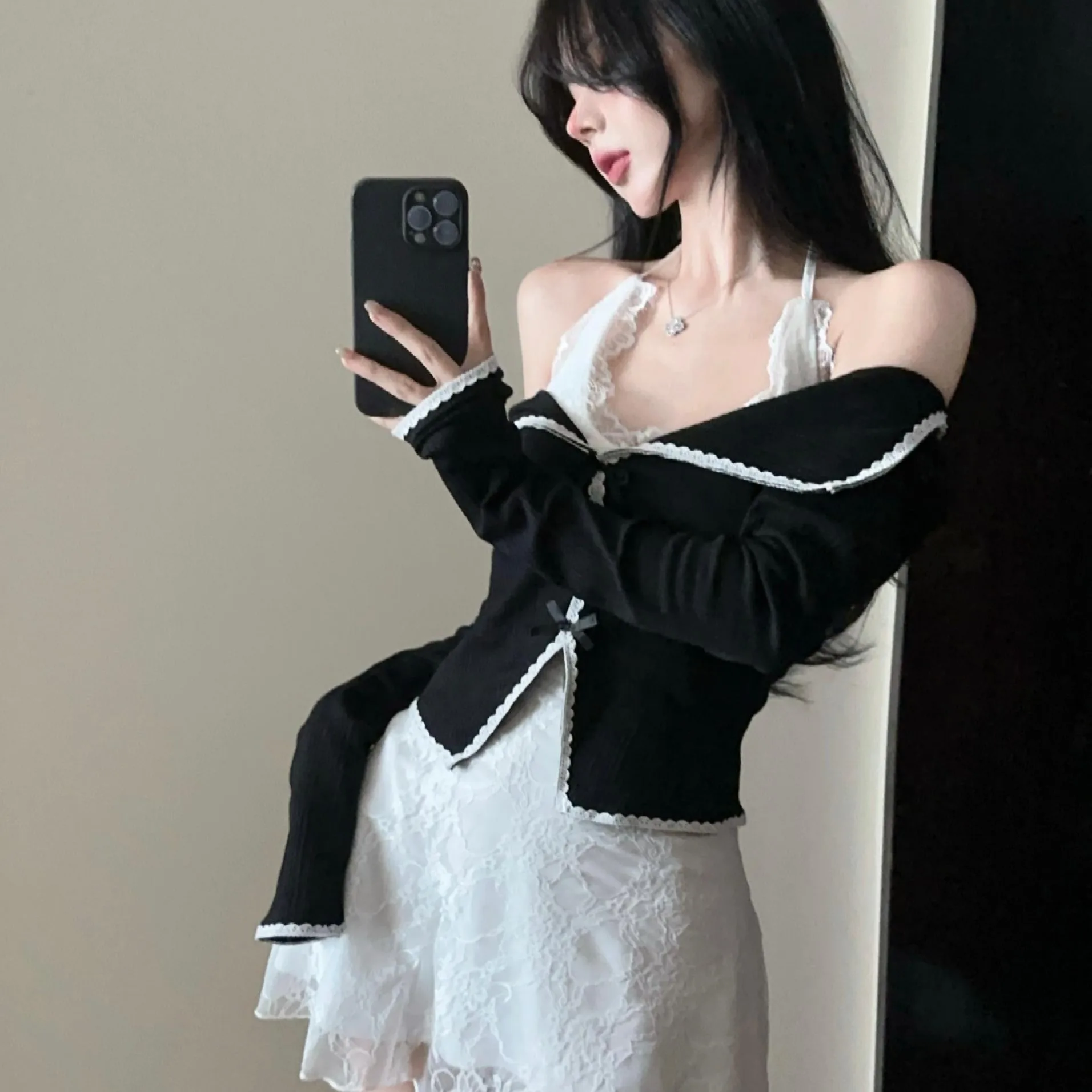 甘いレースのトリムが施されたドット柄のノットトップとツーピースセット、レディースファッション、秋冬のシックなロングスリーブ、ワンショルダー