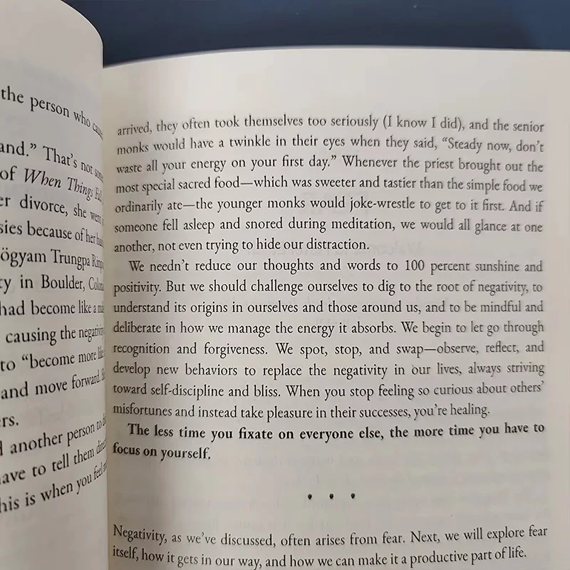 فكر مثل الراهب: تدريب دقيقةك رواية كتاب اللغة الإنجليزية غلاف ورقي