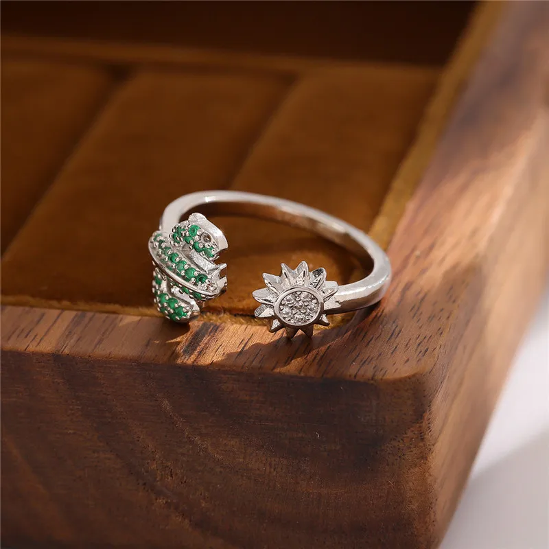 Simple Fashion New Cactus Rhinestone Sun Open Rings For Women Girl High Quality Jewelry LR323