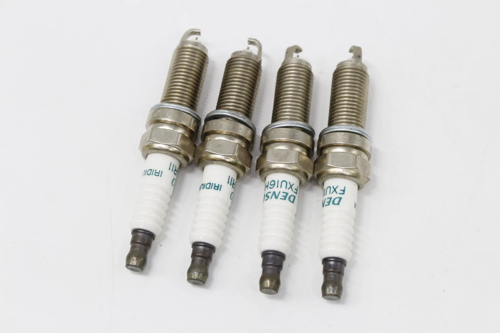 4Pcs Iridium Spark Plugs 1884711160 for Hyundai kia Santa Fe Sonata Optima Sorento 18847 11160 18847-11160