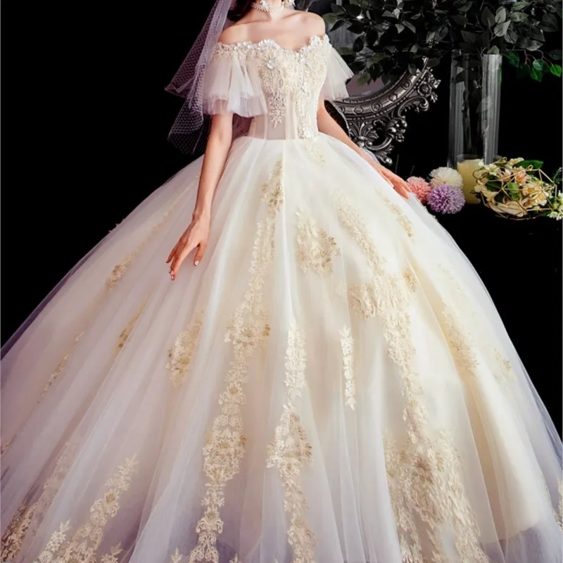 A new light luxury one-shoulder dress with trailing tail that covers thick arms and exudes stylish vibe when going out
