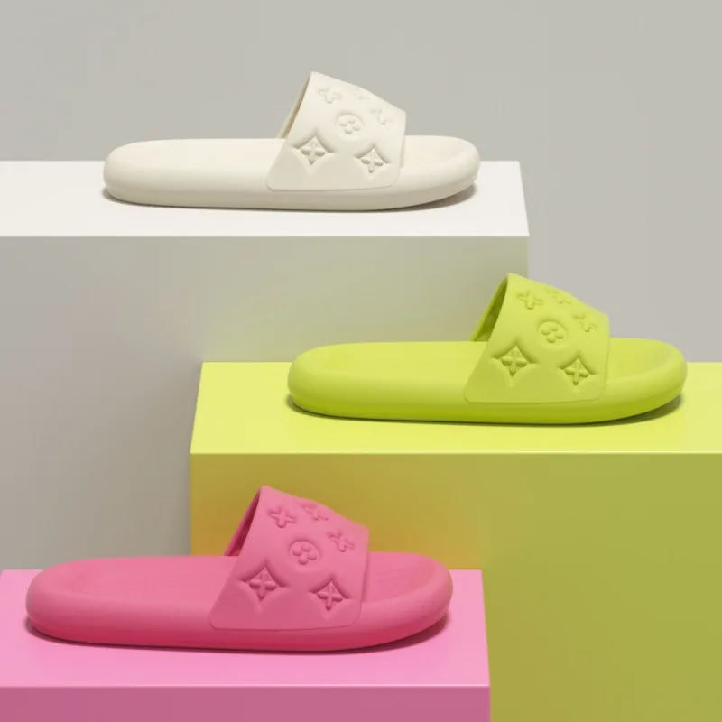 Nuevas sandalias para el hogar para mujer, zapatillas de suela gruesa de EVA para hombres y mujeres, zapatillas de baño con una caca como sensación, superventas