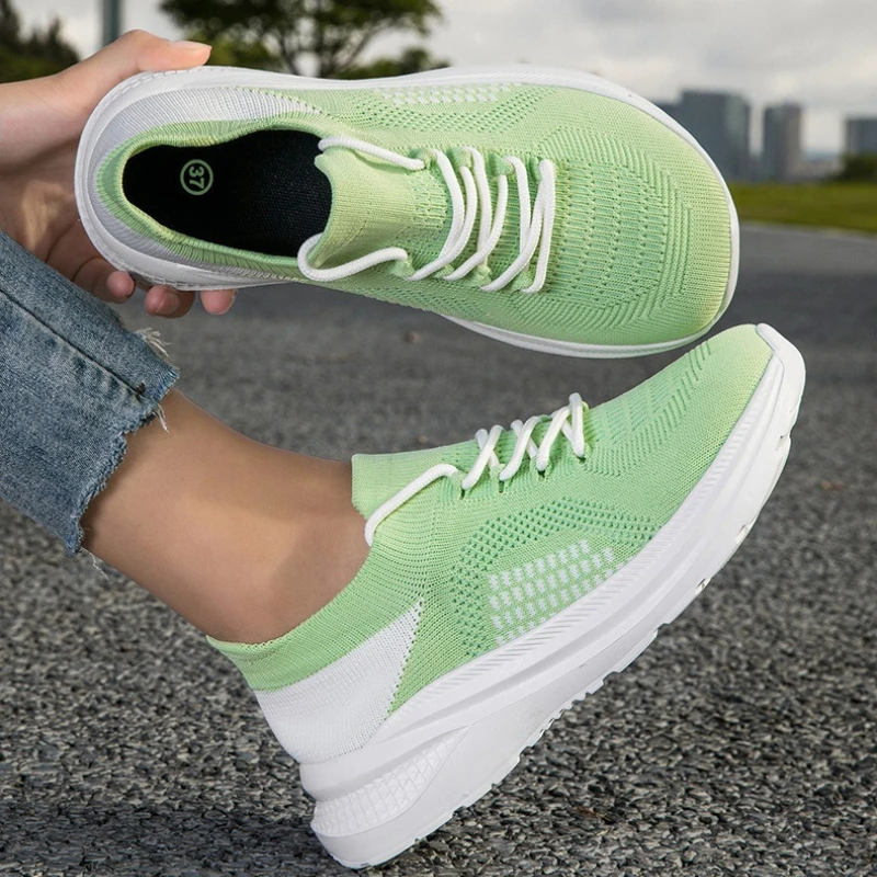 通気性のあるメッシュソックススニーカー、女性用レースアッププ - Knit Fabric Lace Up Sneakers のレビューと価格
