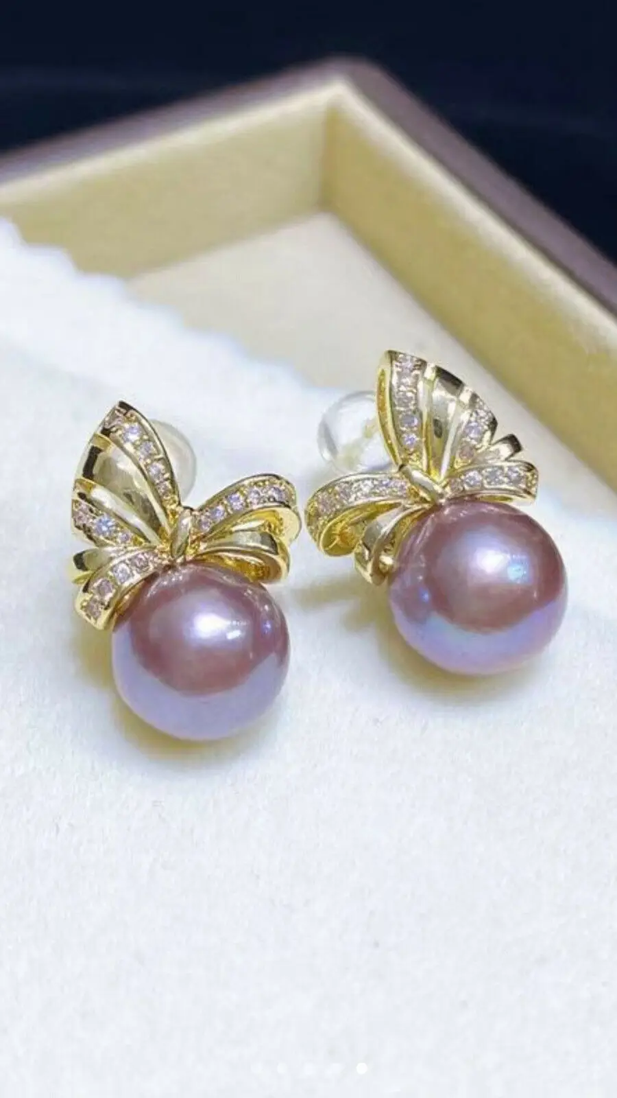 

Elegant 9-10mm South Sea Round Lavender Pearl Earrin 925s