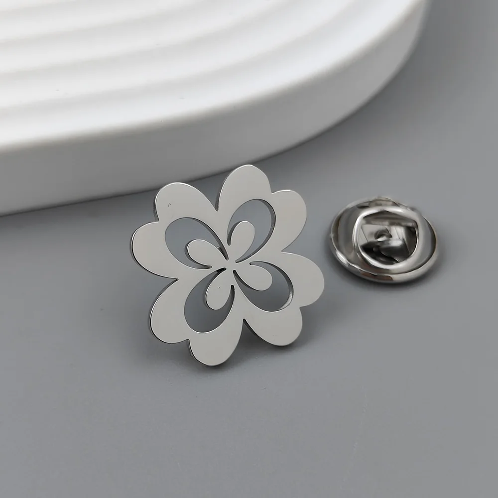 Four-leaf cloverGold-plated badge, silver collar brooch, black formal lapel pin, nameplate suit accessories set, men's gift