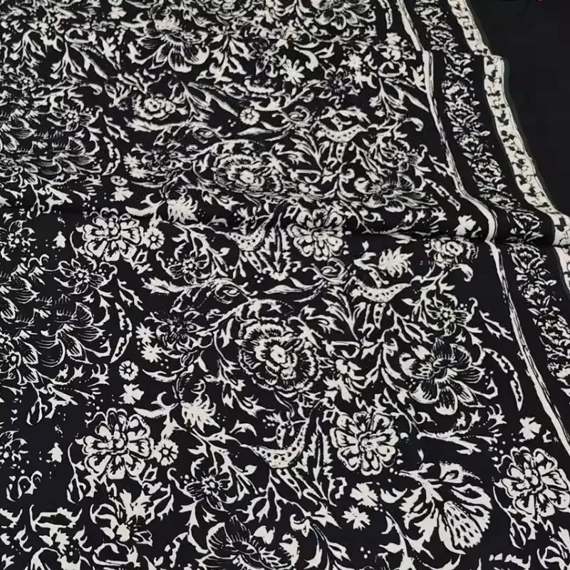 

Черно-белая поплиновая хлопчатобумажная ткань с принтом растений и цветов для женского летнего платья, блузки, ткань «сделай сам», швейный материал