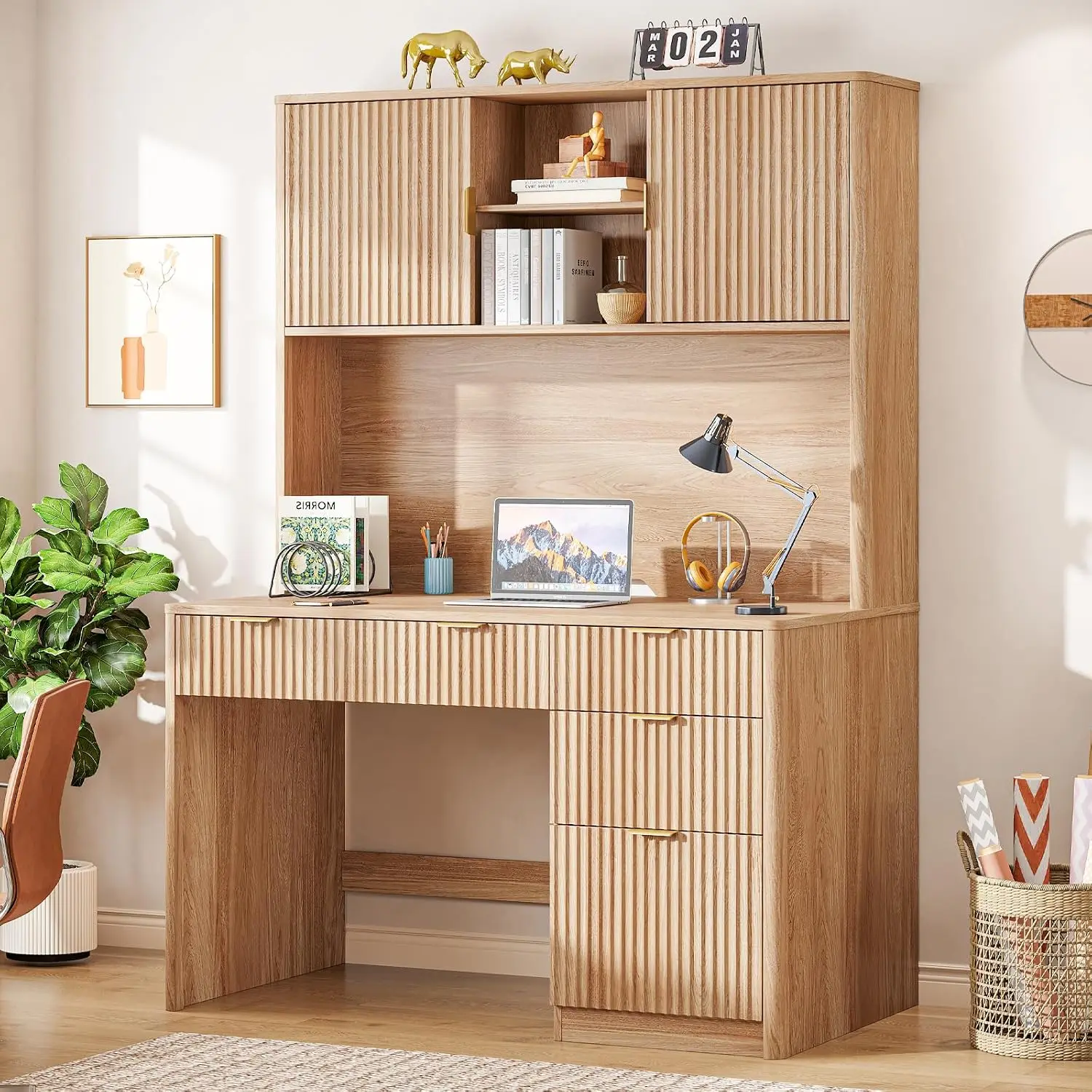 Executive Desk with Fluted Drawers & Hutch, 67