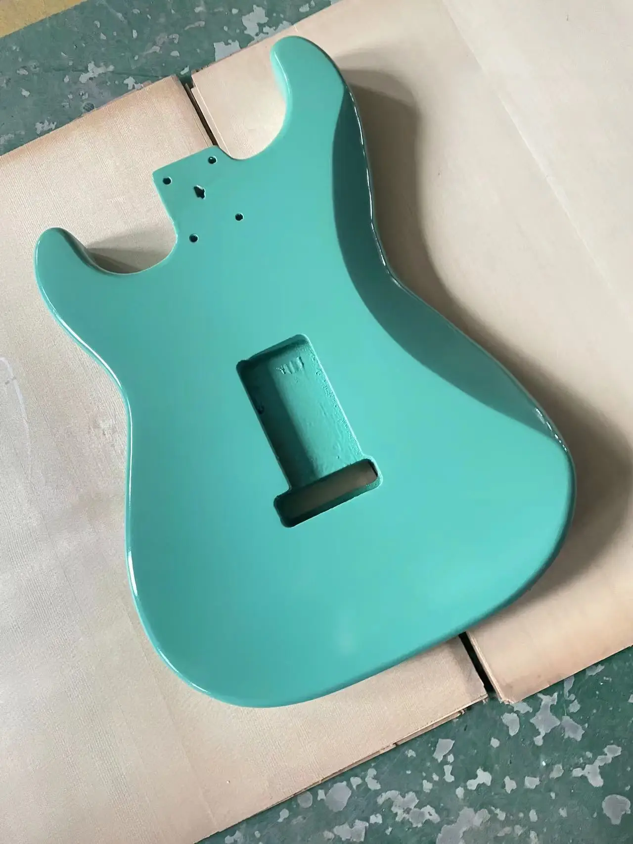 The green glossy guitar panel is an ST style electric guitar with a half empty heart barrel DIY guitar. The colored guitar body