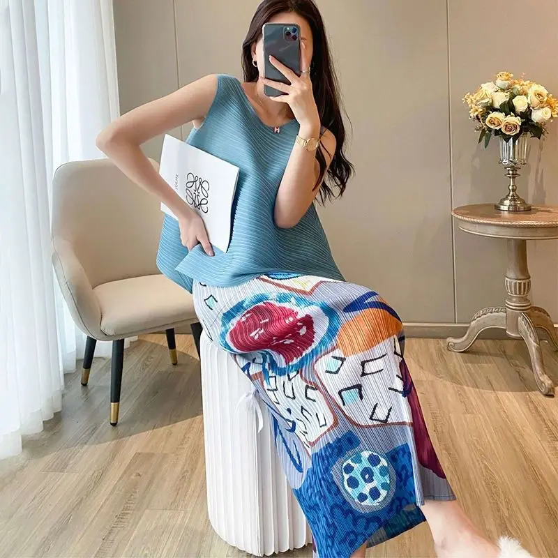 Skirt 2023 Summer Artistic Print Half Skirt Pleated Little Popular Style Flesh Covered Slim Plain Color Versatile Skirt Female