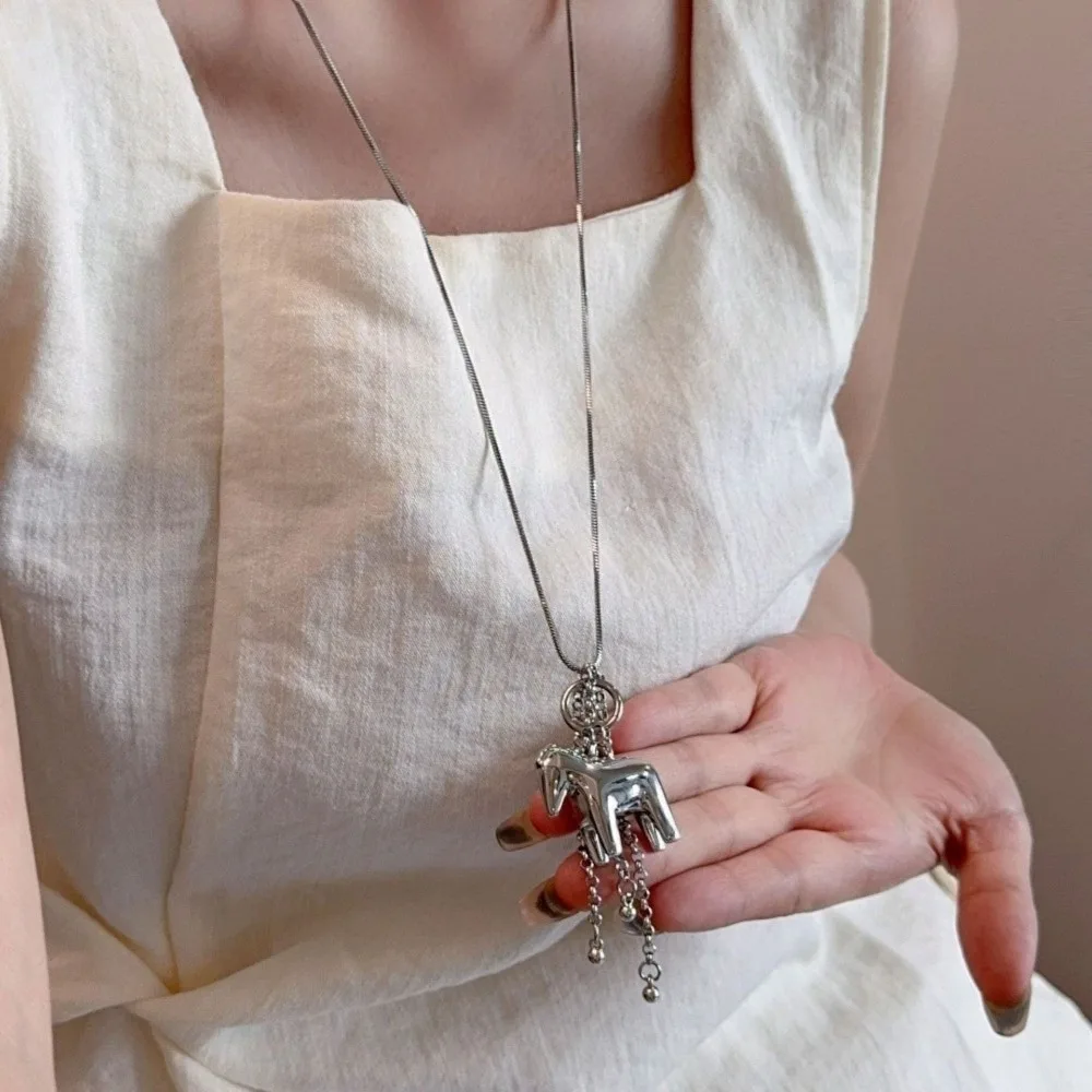 Adjustable Pony Pendant Choker Alloy Smooth Surface Tassel Pendant Chain Silver Color Pull-Out Design Snake Chain Necklace Gift