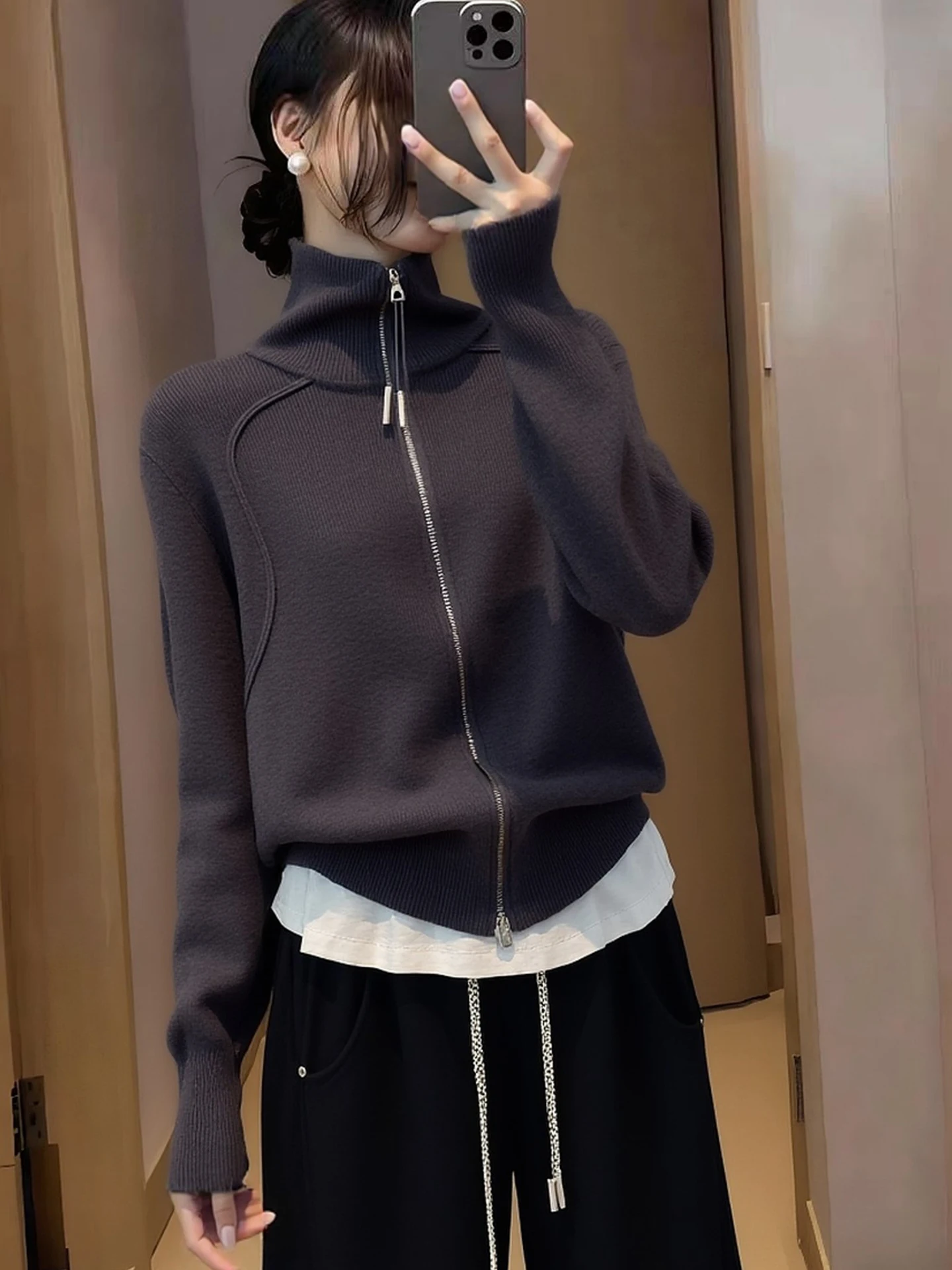 2026 Autumn Minimalist Zipper Stand Collar Long Sleeve Knitted Loose Base Shirt Women's Casual Comfortable High-End Feeling Top