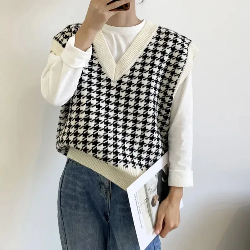 

Knitted Vest Sweater Women Houndstooth Harajuku Basics Fashion V Neck Casual Pullover Sleeveless Chic Autumn Plaid Tops