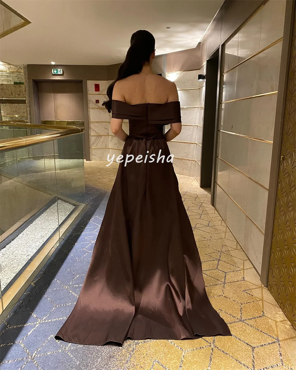 ชุดเดรสยาวแบบเรียบง่ายแบบเป็นทางการแบบจีบตรงแบบเปิดไหล่ ชุดเดรสสำหรับโอกาสพิเศษ คุณภาพสูงที่ประณีต