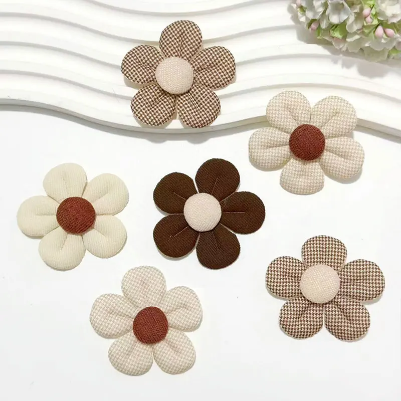 40 Stück 4,5 cm große Stoffblumenapplikationen mit fünf Blütenblättern für DIY-Haarspangen, Kleidung, Schuhe, Hüte, Dekorationen und Aufnäher – Detail 5