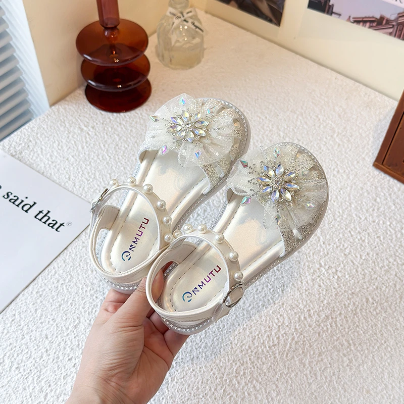 

Girls Beach Shoes Shiny Crystal Flower 2026 New Fashion Kids Sandals for Summer Girls Princess Shoes Hollowed-out Non-slip