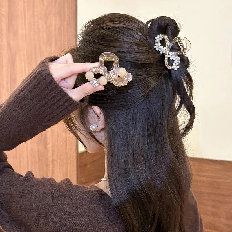 Elegant Rhinestone Flower Hair Clip for Womens Temperament Small Shark Clip Fashion Girls Hair Clamp