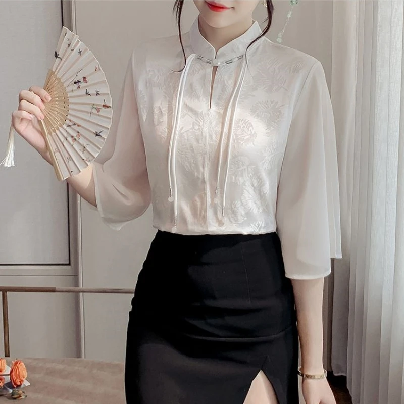 2024 Zomer Chinese Stijl Mode Slim Fit Blouses Halve Mouw Effen Slash Nek Bandage Geborduurd Dames Shirt Top