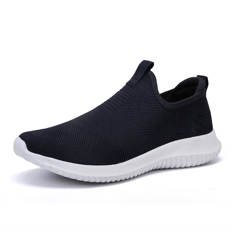 Sapatos casuais de slip-on para homens, leves, confortáveis, respiráveis, tênis de casal, primavera, 2023