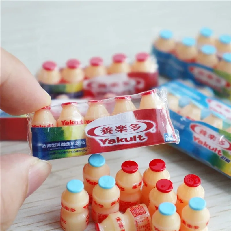 Mini-Milchsäuregetränkeflaschen im Maßstab 1:12 für Puppenhaus-Supermarkt-Spielzeug – Detail 4
