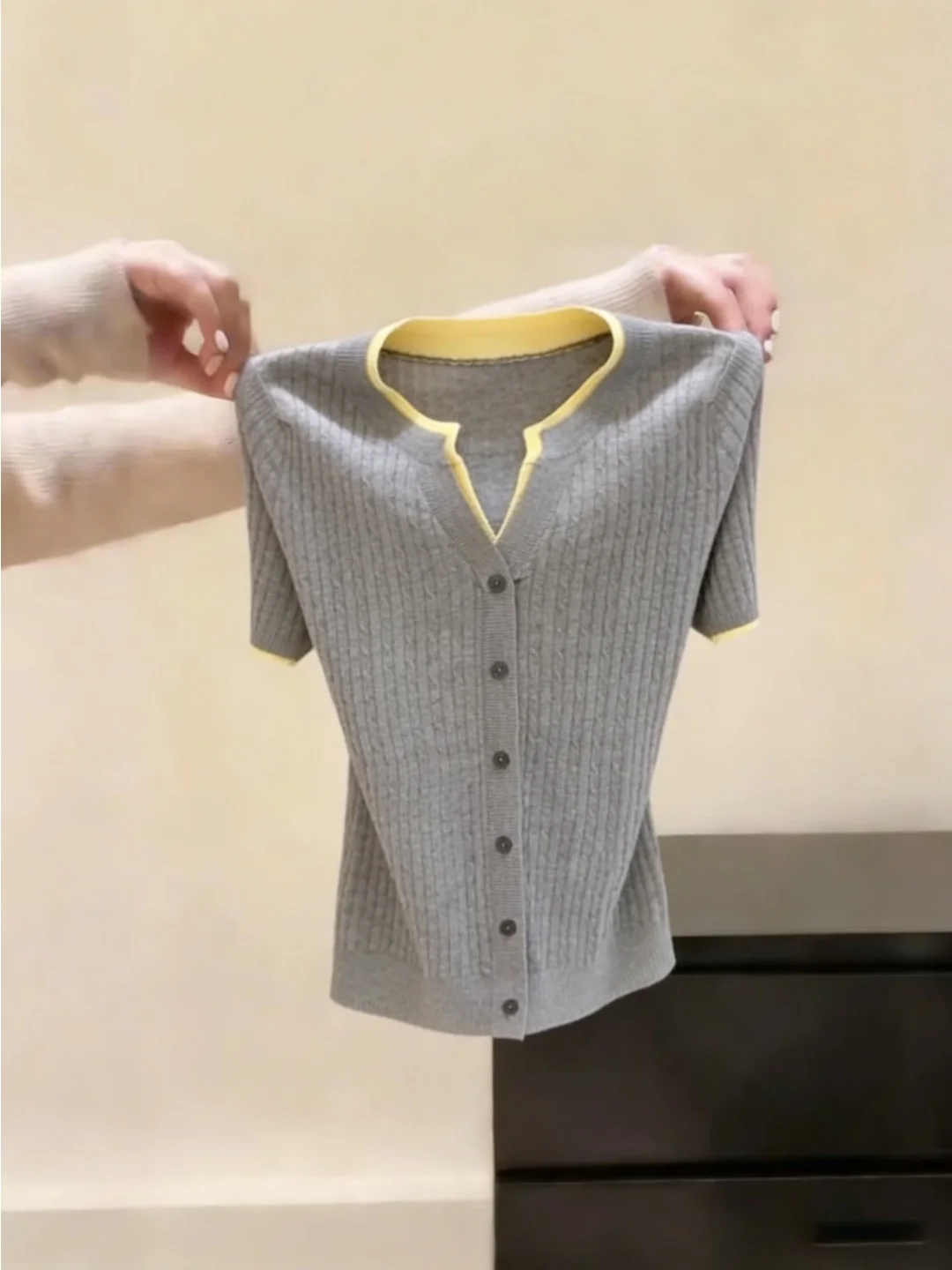 

Gray Twisted Knitted Short Sleeve round Neck Cardigan Women's Summer Fashionable Vintage Style Ice Silk Regular Fit Top