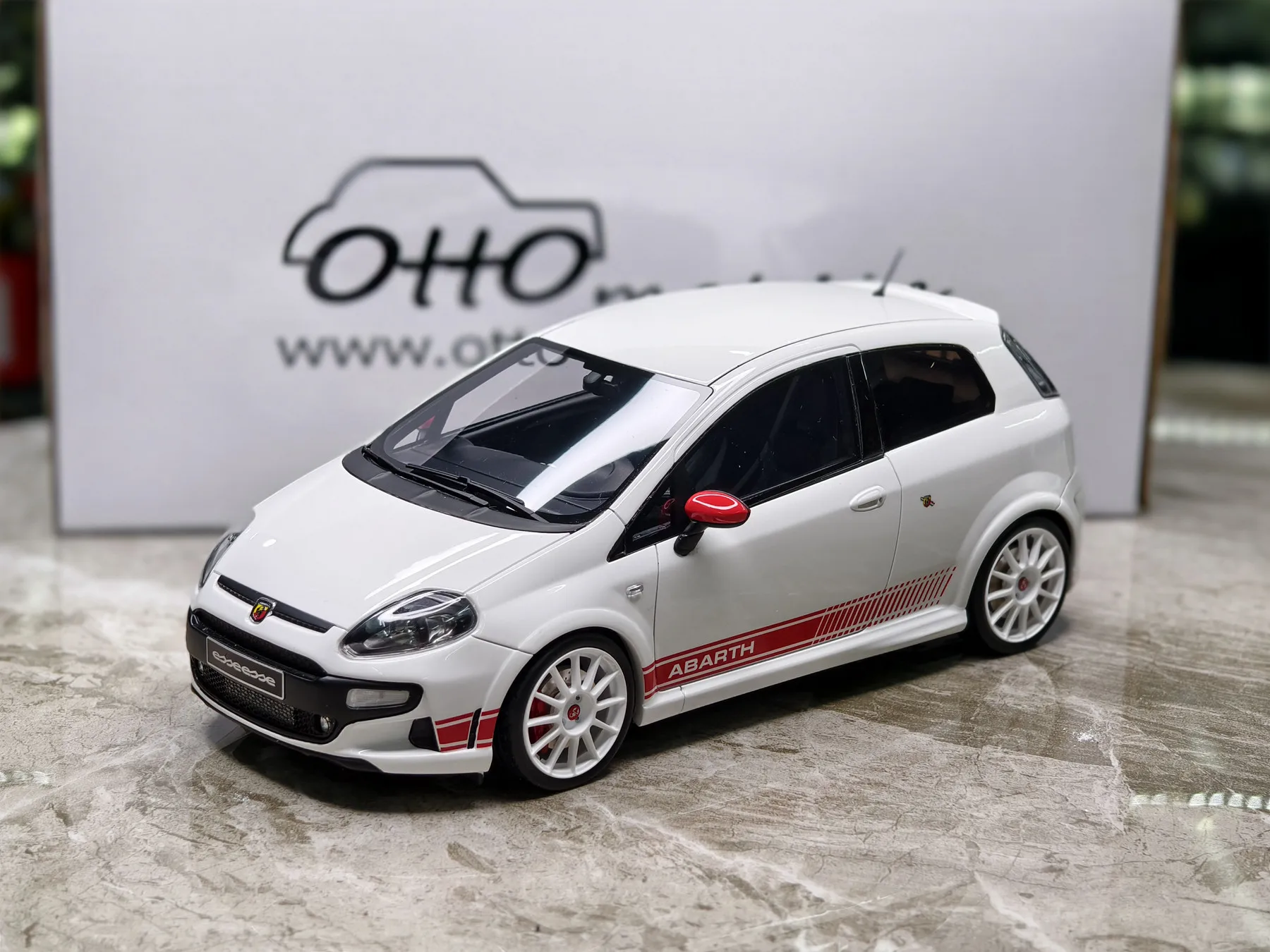 

OTTO 1:18 PUNTO ABARTH ESSEESSE 1949 2010, моделирование, ограниченная серия, смола, металл, статическая модель автомобиля, игрушка в подарок