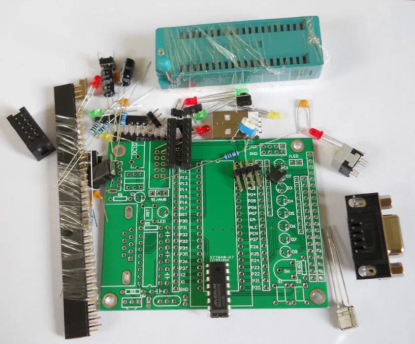 It is suitable for 51 MCU minimum system board AT89S52STC89C52 development of spare parts welding practice DIY kit