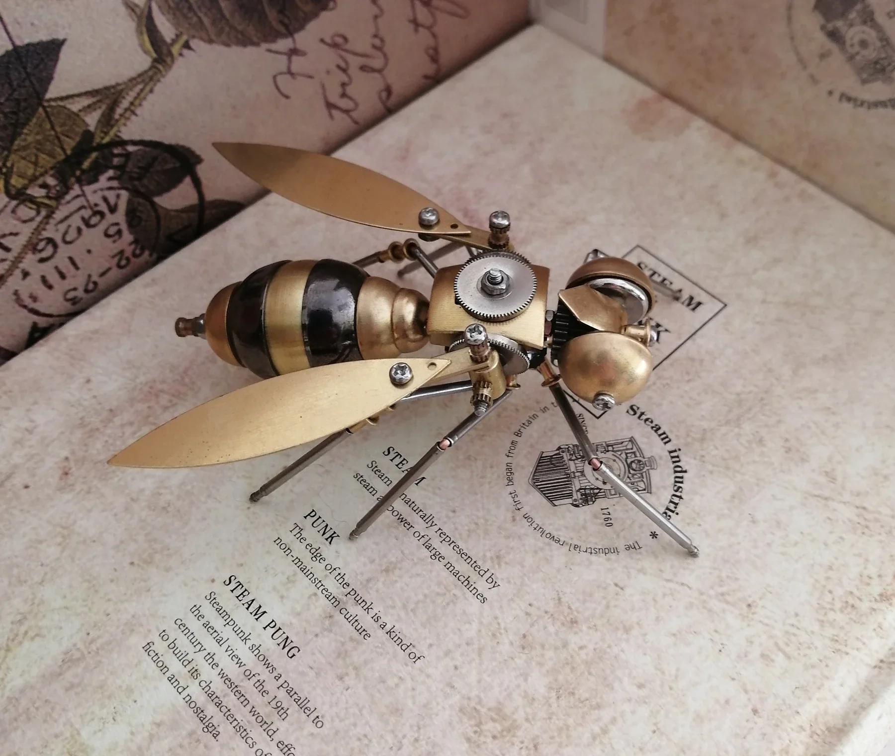 3D Steampunk Mechanical Insect Full Metal Big Bee Featured Pure Handcrafts Home Creative Gift Ornament - Finished Product