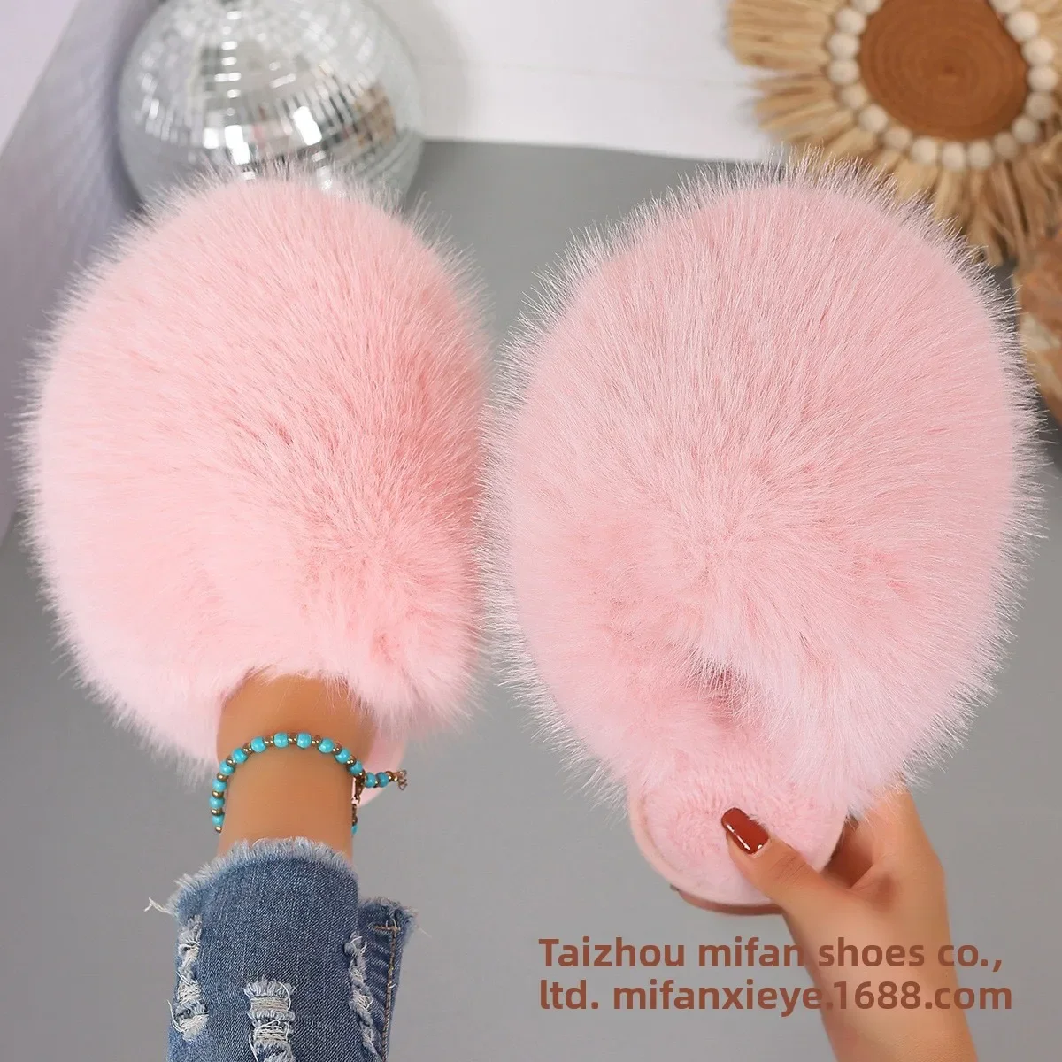 Neue Winter-Damenmode-Fellpantoffeln, Flauschige Niedliche Plüsch-Luxus-Outdoor-Anti-Rutsch-Pantoffeln mit Flachem Boden für Damen – Detail 5