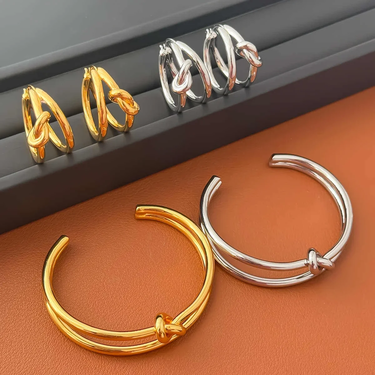 

2025 New Fashion Gold Silver Knot Earrings Bracelet Luxury Set Women Hot Designer Europe America Jewelry Trend