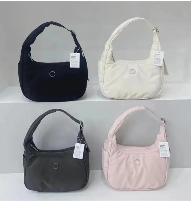

2025 New Women's One Shoulder Underarm Bag Classic Versatile Simple Waterproof Handbag
