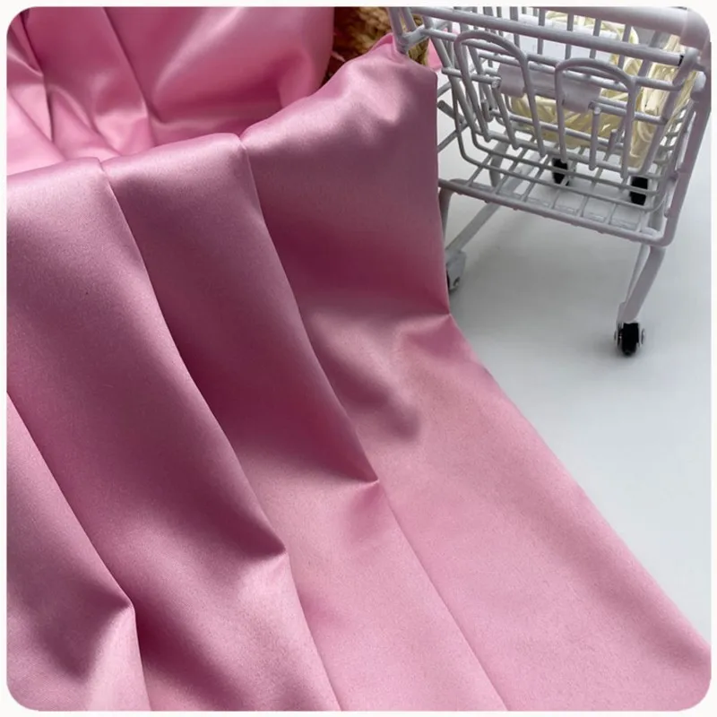 Tissu en satin semblable à de la soie mate avec masque pour les yeux doux, robe de soirée à la mode et matériel pour chaussures